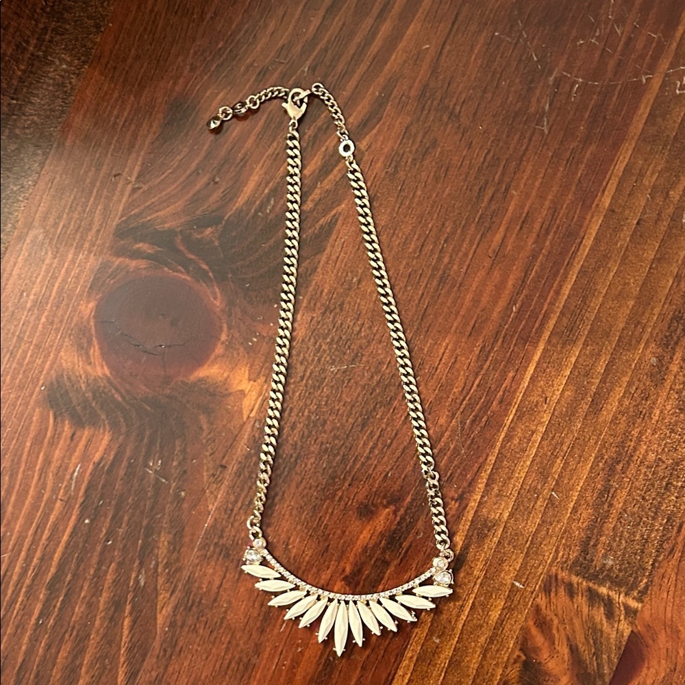 NEW Gold tone Bib Fan Necklace - Picture 3 of 11
